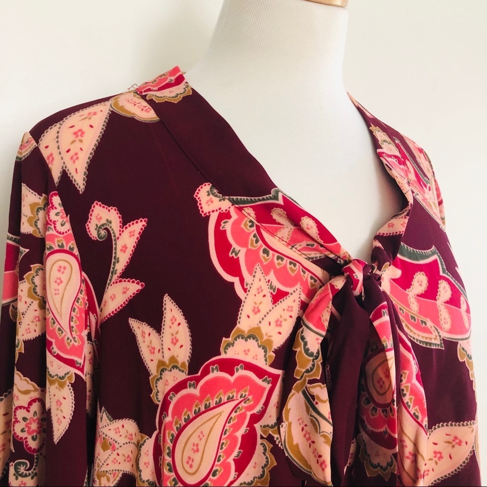 Show Me Your Mumu Brynn Paisley Boho Blouse Tie Neck Burgundy XS NWT - Picture 10 of 16
